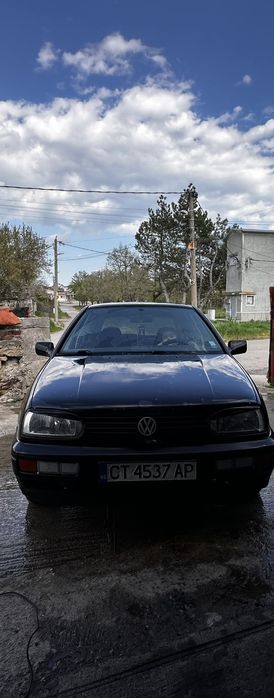 Голф 3  1.6.  75 коня