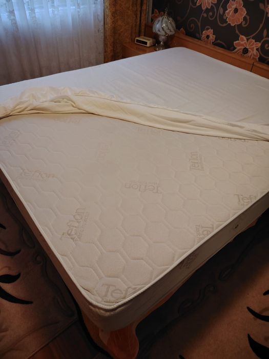 Vând pat dormitor cu saltea separat  500 lei patul și 500 lei salteaua