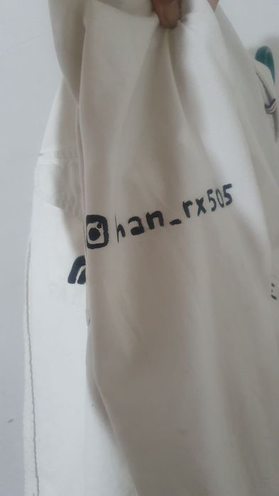 Kiyimlar ustida rasm chizish.