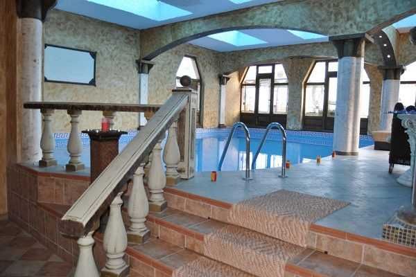 Хотел в Свети Влас с басейн на последния етаж.