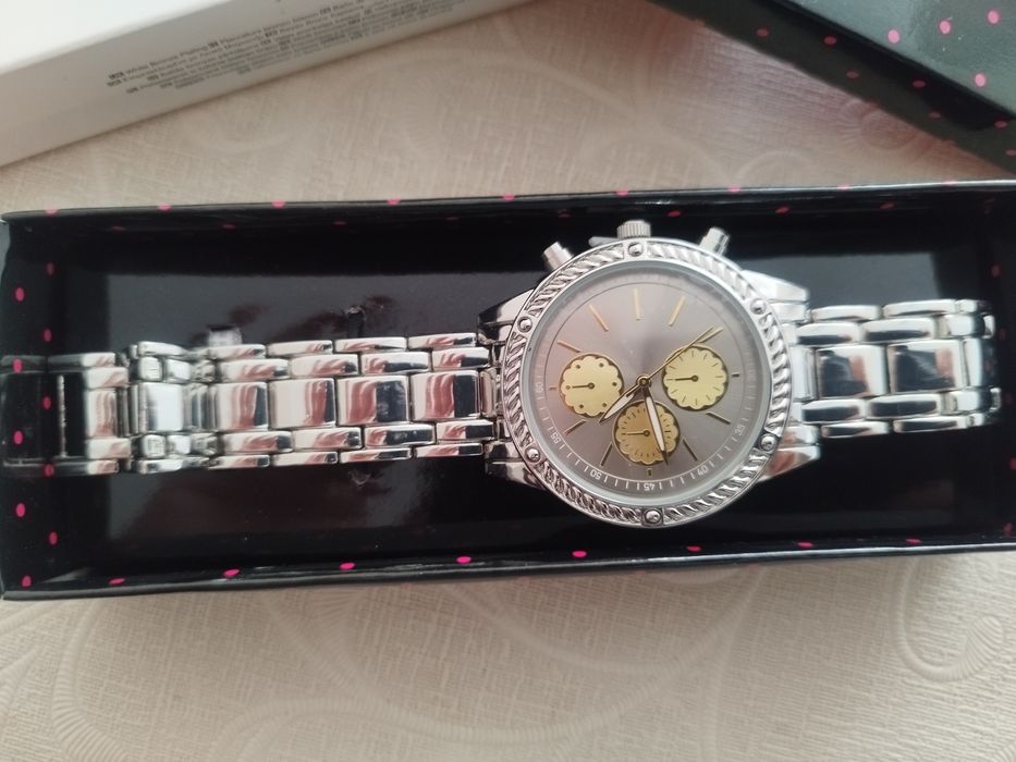 Чисто нов мъжки часовник - Avon