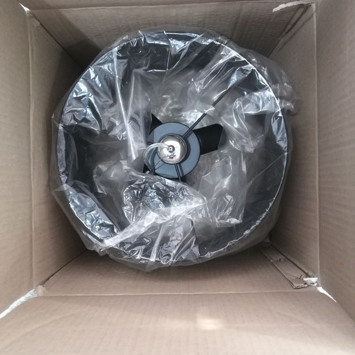 Продам люстры 2 шт новый