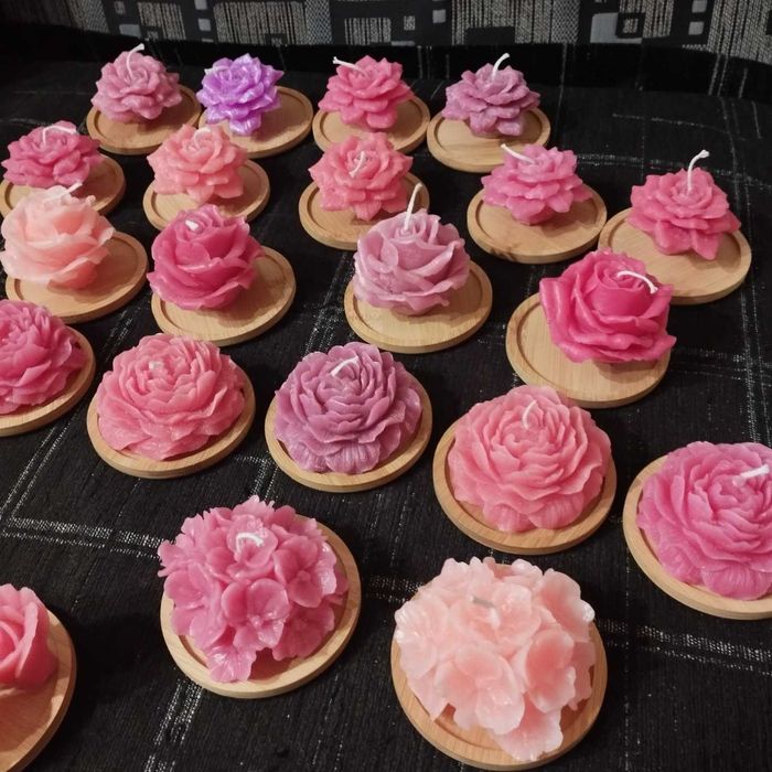 Ароматни восъчни свещи - цветя и рози различни цветове