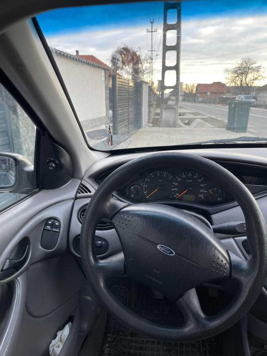 Vând ford focus 1.6 benzină