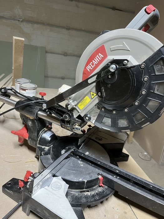 Продам торцовочную пилу