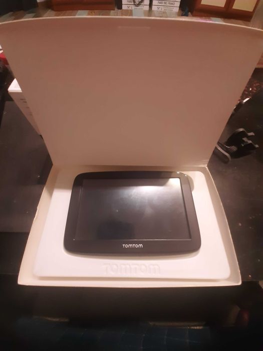 чисто нова навигация модел  TOMTOM GO CLASIC 5