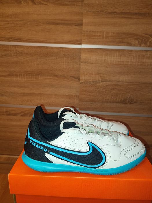 Vând ghete de sală Tiempo Legend