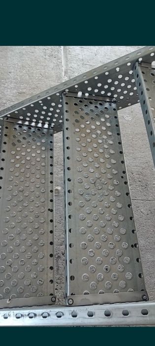 Scari zincate pe comanda