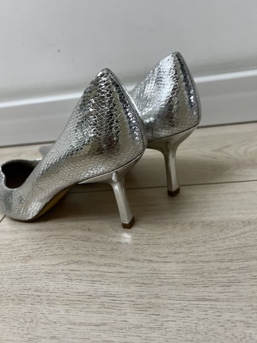 Продаю женские обувь