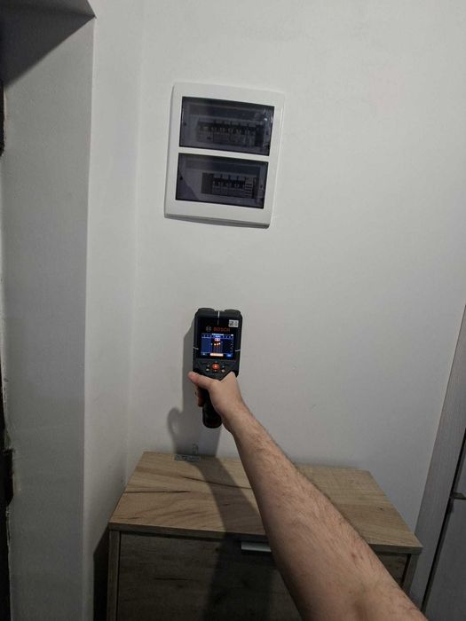 Scanare perete inainte de gaurire. Detectare cabluri, tevi, armaturi