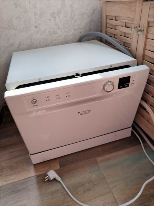 Компактна мини съдомиялна тип кубче Hotpoint Ariston HCD 662 S EU - 6 комплекта