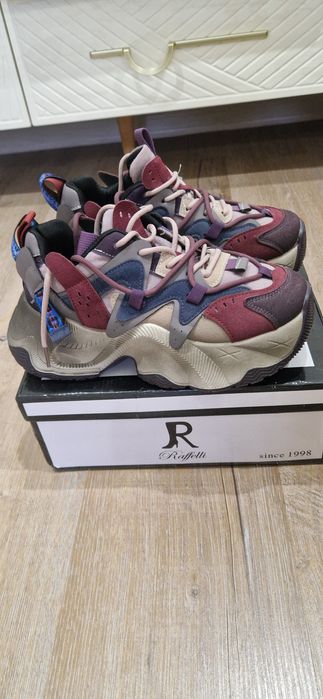 Продам кроссовки б/у