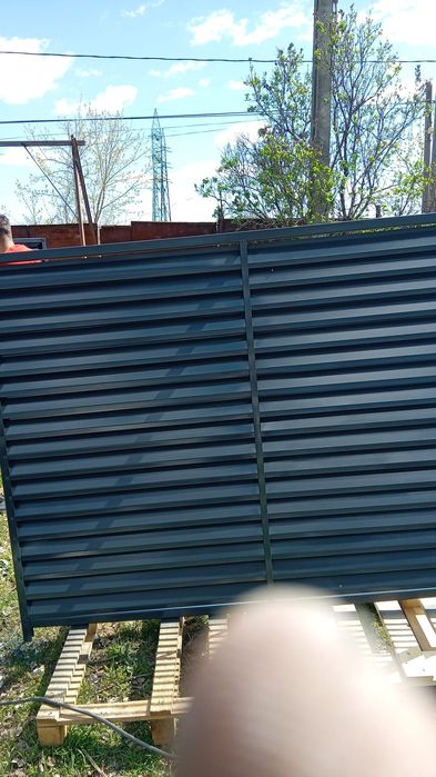 Vând gard jaluzat la supra ofertă mai multe detalii la numărul de tele