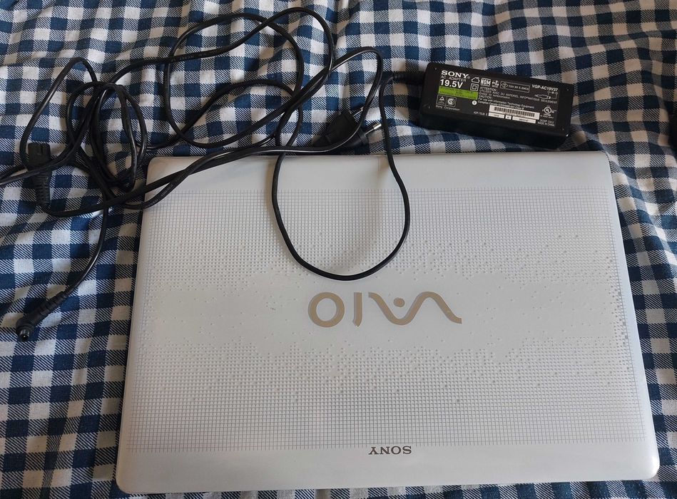 Продам ноутбук Sony Vaio (VPCEB)