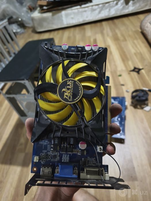1) материнская плата ASRock 775 XFire-eSATA2
2) NVIDIA GeForce 9600GT
