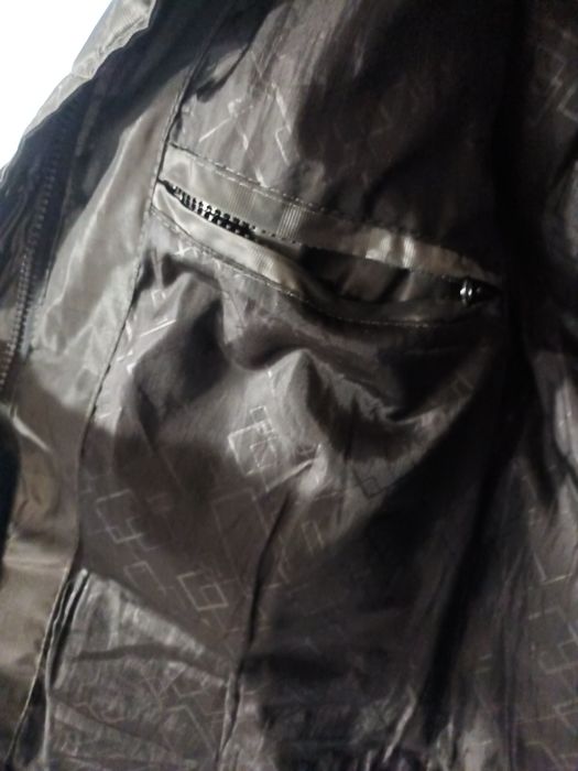 Дамско яке със сваляща се качулка