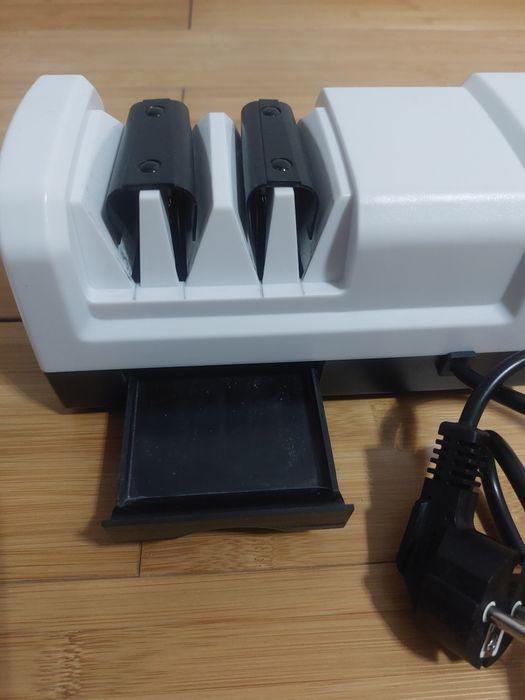 Ascutitor electric cutite Zokura