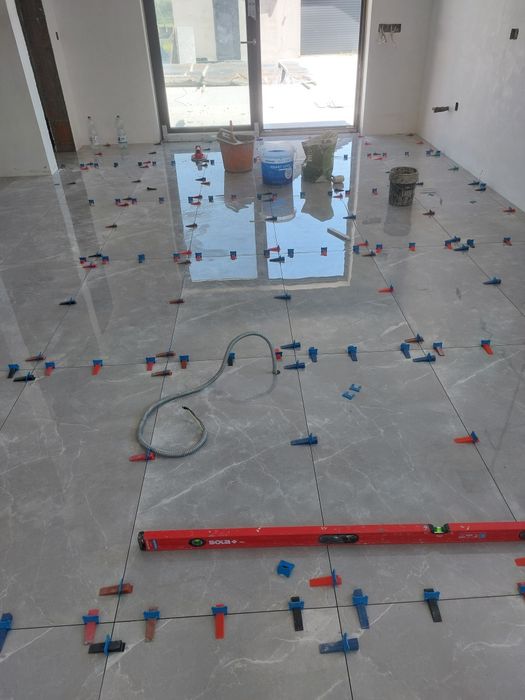 Montaj gresie și faianta Oradea turnat sapa autonivelanta Oradea renovari case apartamente