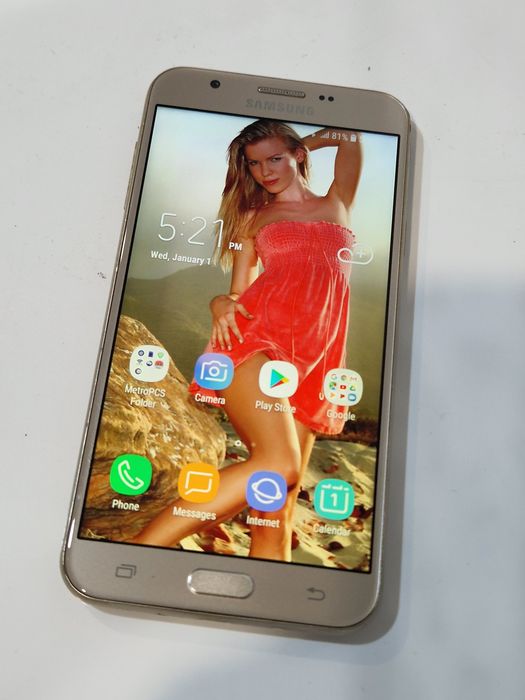 Telefon Samsung Galaxy J7 Prime.