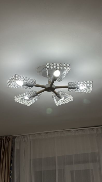 Люстра в отличном состоянии