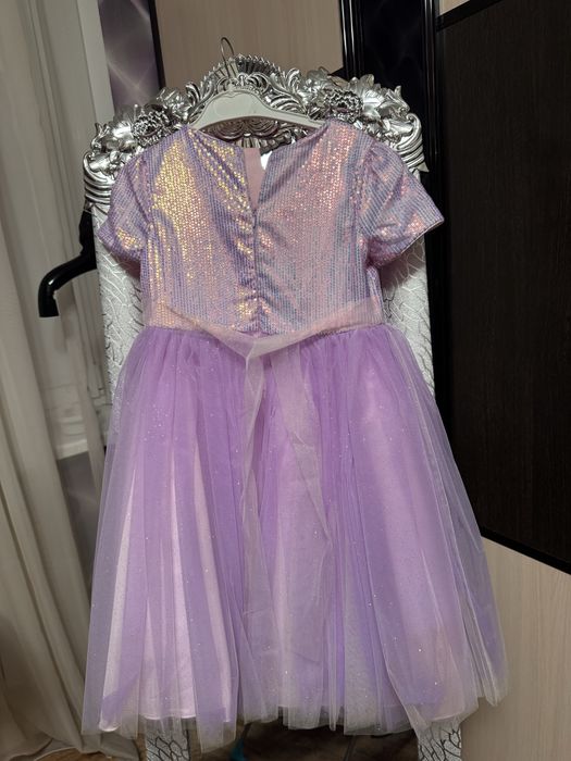 Продам Праздничные Платья для девочки