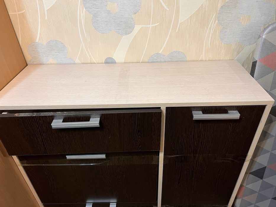 Продаю обувницу