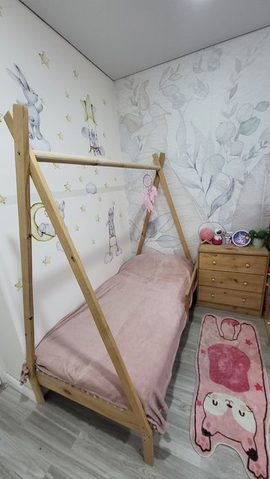 Продам комплект мебели в детскую