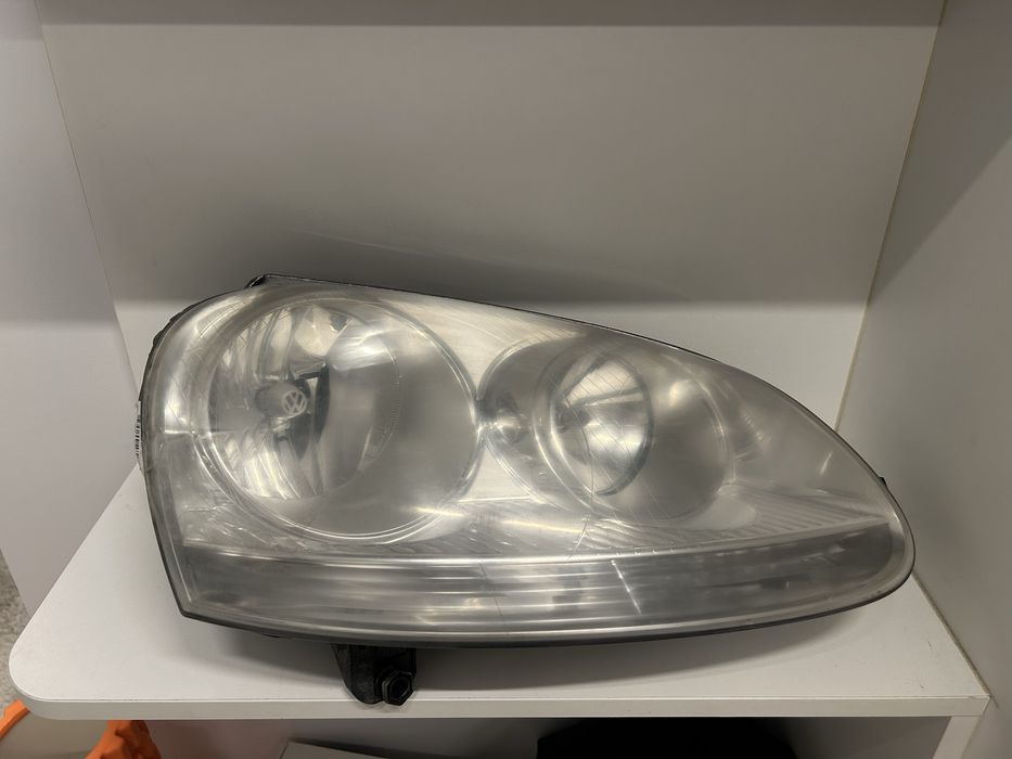 десен фар за VW Golf 5