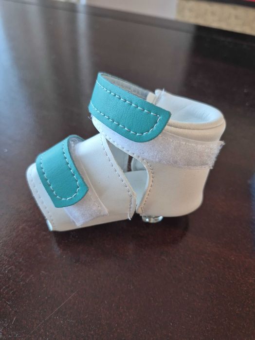 Bebax Ortesis-ортопедични бебешки обувки.