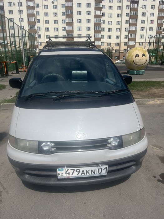 Toyota Estima lusilda 1993 год