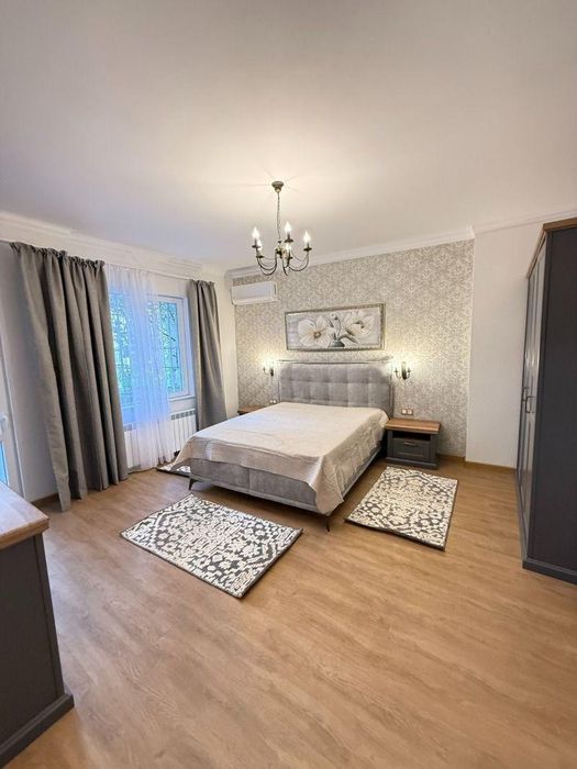 Дава се под наем Тристаен апартамент в София, Център - 120 кв.м за 1993.59 € - Снимка #3