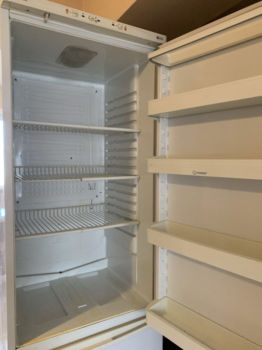 Холодильник Indesit