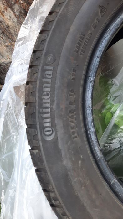 Vand cauciucuri cu uzura foarte mica de iarnă. Vară