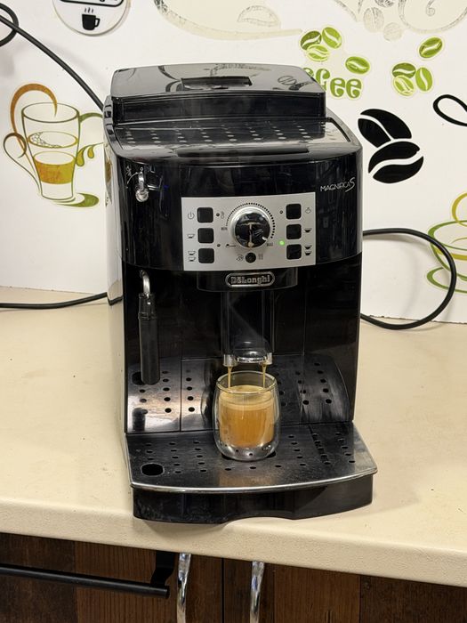 Кафемашина кафе автомат delonghi magnifica S  с гаранция
