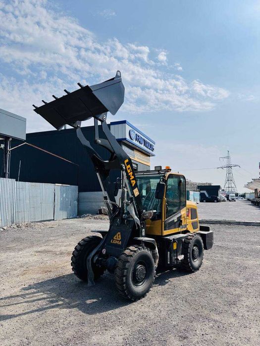 Фронтальный мини погрузчик от завода Lugong LM916 0.5 кубов