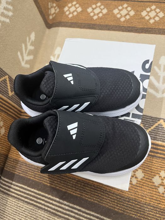 Продам детские кроссовки Adidas