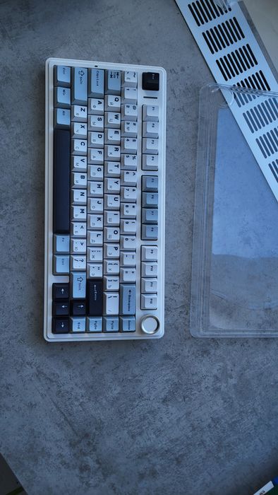 Aula f75 в оригинал хорошем состоянии