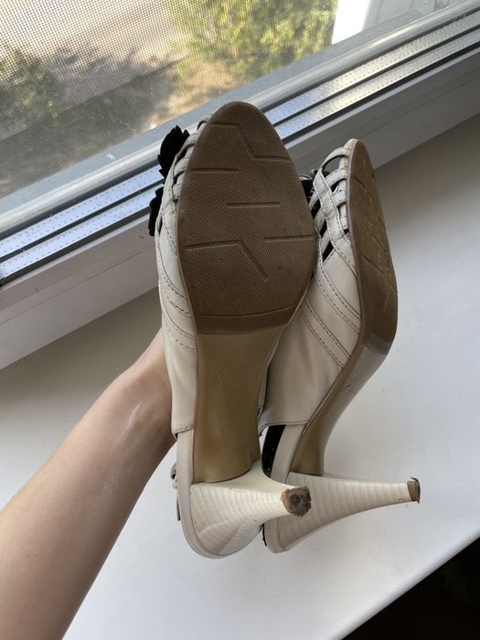 Кожаные босоножки