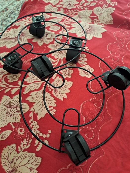 Подставки под цветы.