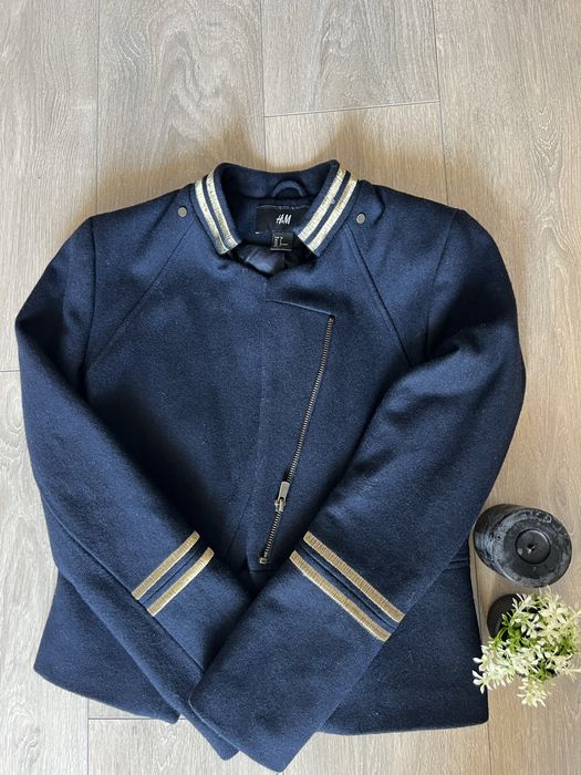 Тъмно синьо палто на H&М