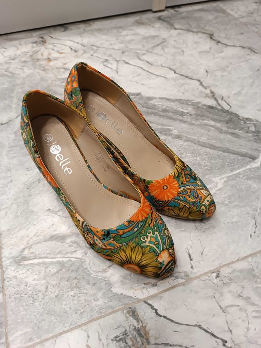 Цветные с узором женские туфли