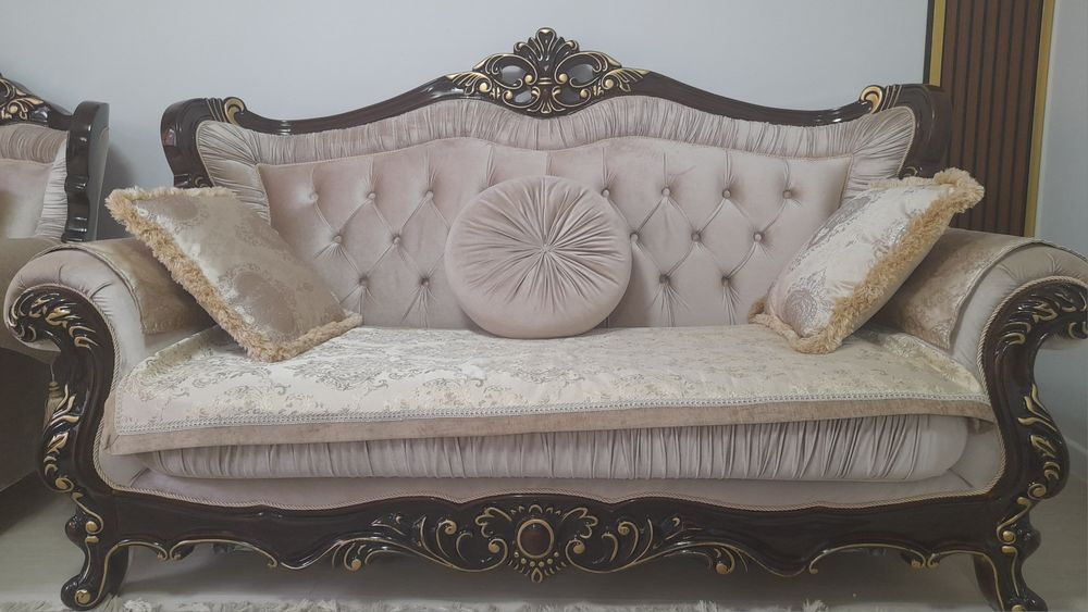 Диван гостиный отличный
