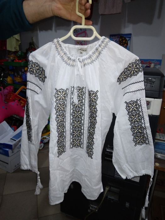 Vând ie pentru costum popular