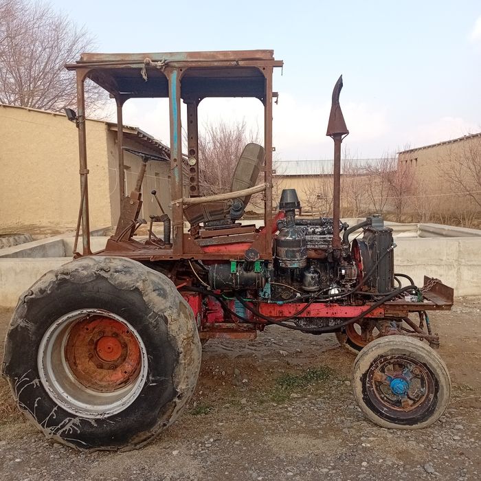 Traktor satiladi