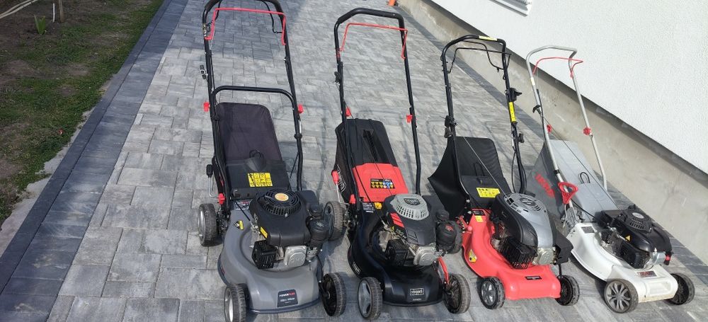 Vând mașina de tuns gazon