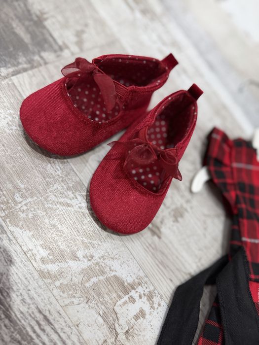 Коледна детска рокля с обувки 74размер 9-12месеца