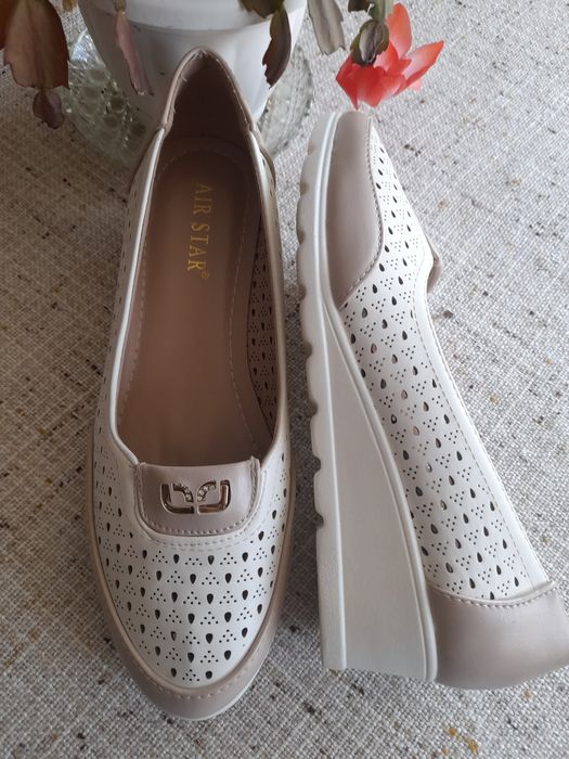 Нови елегантни обувки 38н