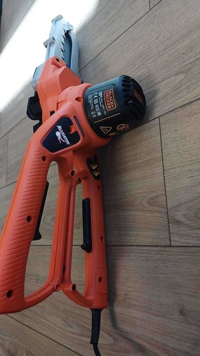 RESIGILAT - Fierastrau Black&Decker cu lant 10cm GK1000