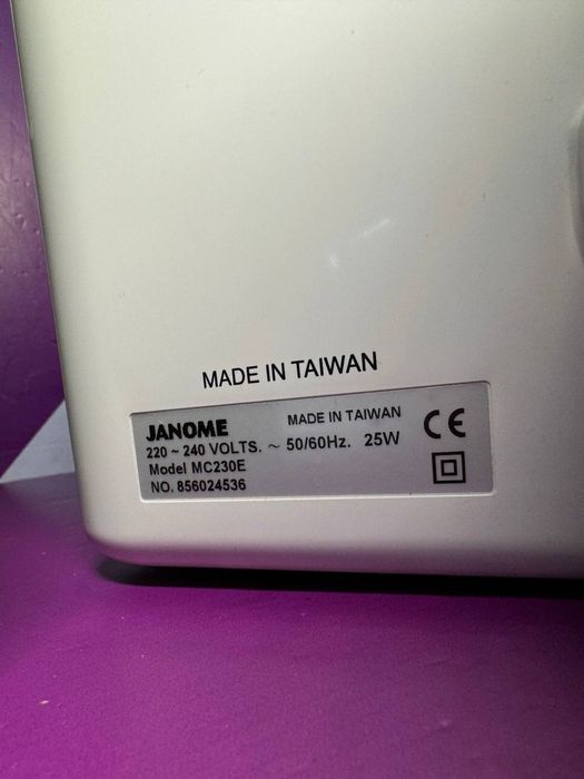 Швейная машина janome