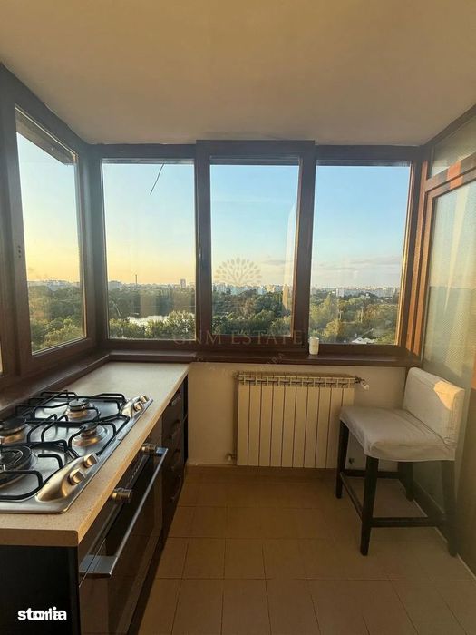 | 3 Camere | Et.10/10 | Balcon Panoramic | Metrou Titan | Recent Renov